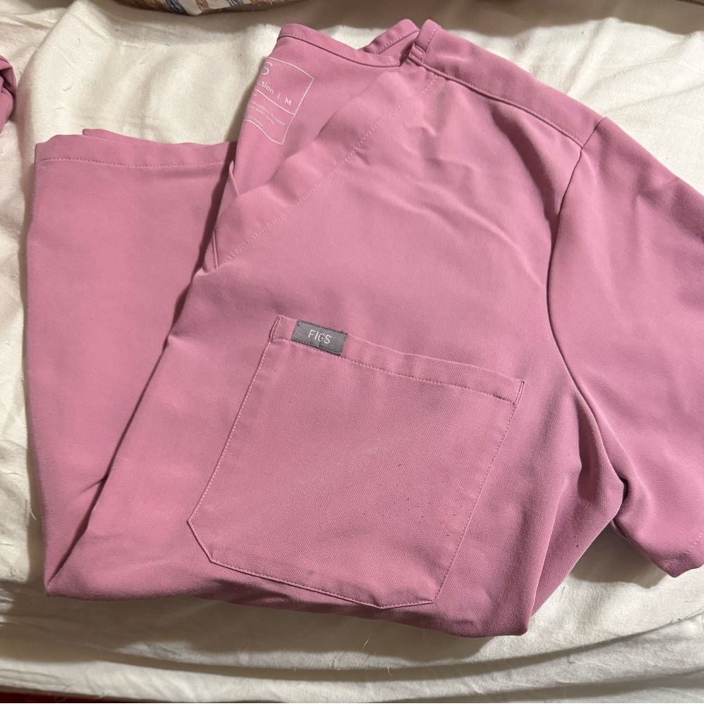 Figs scrub top